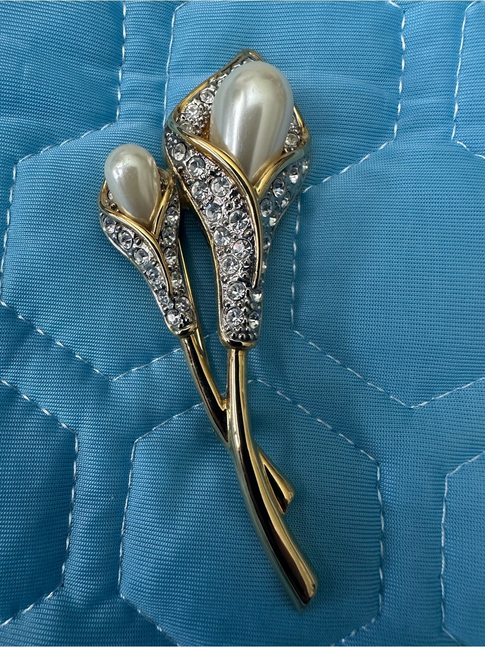 🤍 Vintage Faux Pearl Calla Lily Brooch Gold Tone Rhinestone Floral Pin
